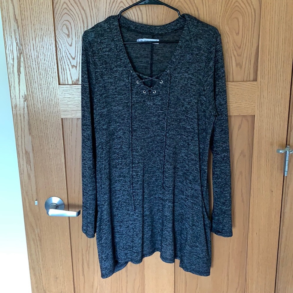Maurices Size 0 Gray Tunic CrissCross with Pockets